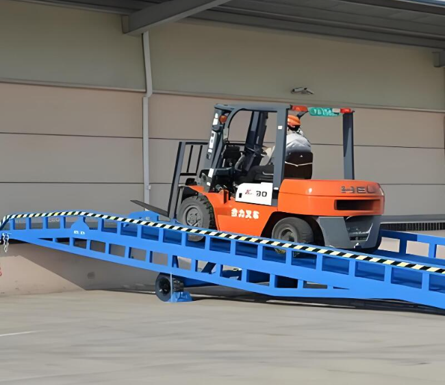 来宾移动式卸货平台（叉车用）
